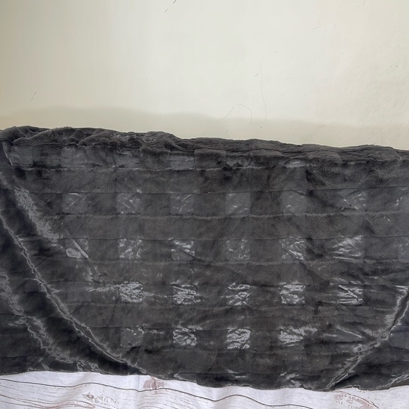 Berkshire Dark Brown Throw Blanket - Picture 11 of 11